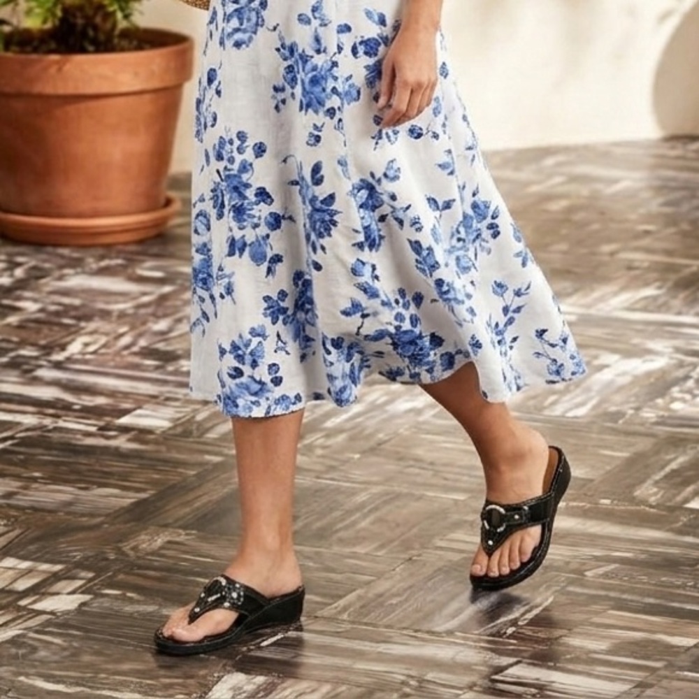 Jaclyn Smith Black Sandals